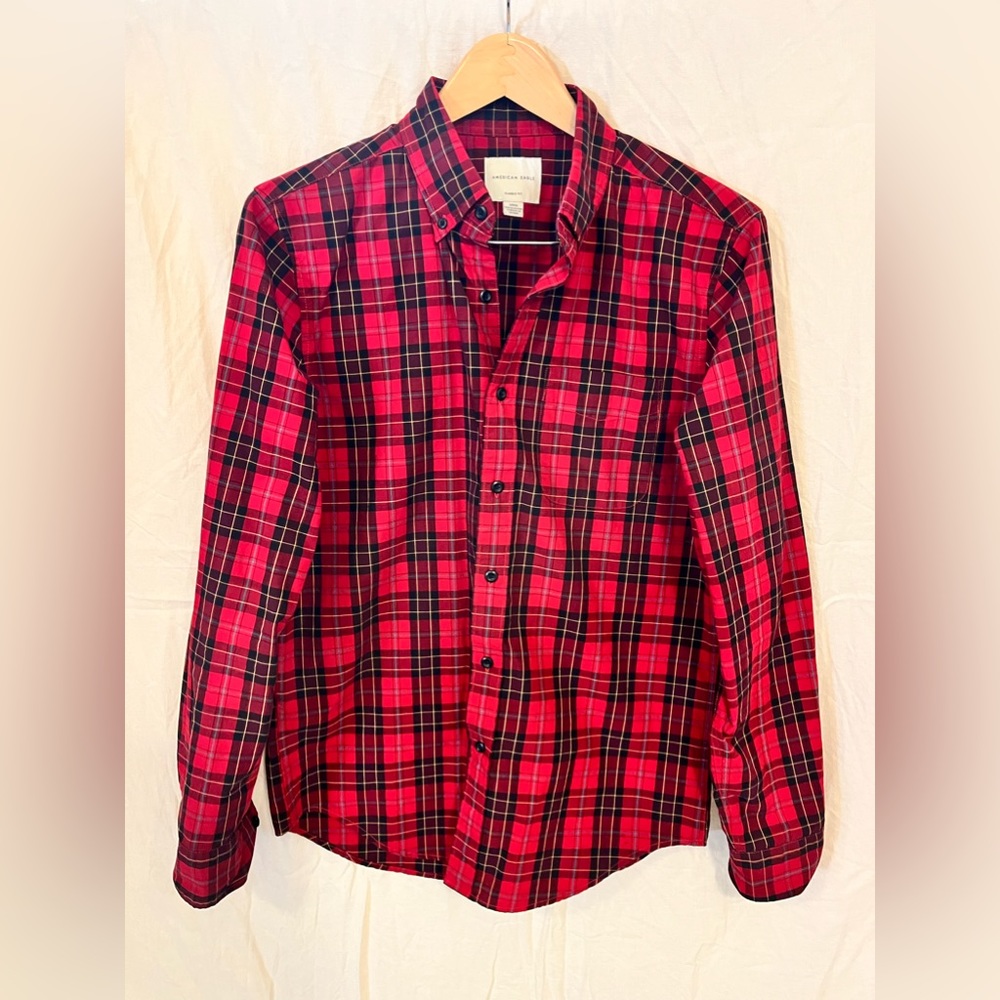 American Eagle men’s classic fit shirt. Size small